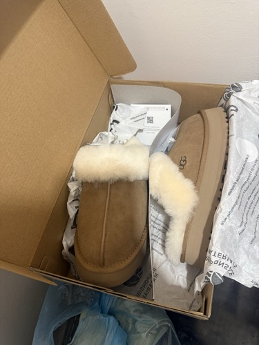 Ugg - ,